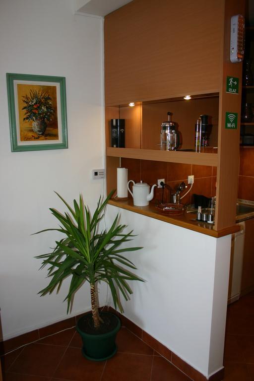 Apartment Akacija Gardens Belgrade Room photo